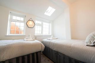 Cosy 2-Bedroom Townhouse - FREE Parking - Stratford-upon-Avon - 2
