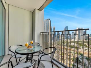 Blissful Stays at Downtown Views II- 5min walk to Dubai Mall, Burj Khalifa with Infinity Pool - 4