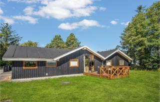 Four-Bedroom Holiday Home In Blavand - 1