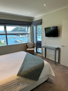 Oxleys 406 3 bedroom Waterfront Apartment - 3