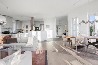 Luxury Villa - Private Pool and Lake View - Nacka - 4