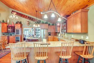 Lake Tomahawk Summer Oasis with Deck! - Minocqua - 2