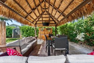 Boho Tiki Villa w Heated Saltwater Pool, King Beds & 6TVs - Boynton Beach - 1