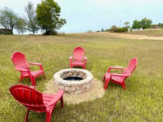 Americana Farm - - 3