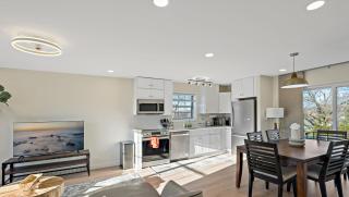 Warm and Bright Home, Metro 1 Min Walk - 5