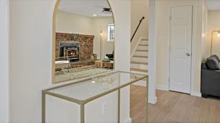 Warm and Bright Home, Metro 1 Min Walk - Capitol Heights - 3