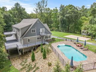 Secluded Luxury Home with Pool and Hot Tub in ASHEVILLE 15 min to Downtown - Asheville - 0