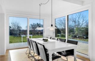 4 Bedroom Awesome Home In Dronningmølle - Dronningmølle - 7