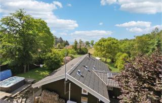 Amazing Home In Mesinge With Jacuzzi - Mesinge - 1