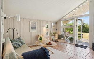 Amazing Home In Mesinge With Jacuzzi - Mesinge - 8