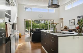 Awesome Home In Væggerløse With Kitchen - Marielyst - 5