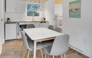 Awesome Apartment In Væggerløse - Marielyst - 6