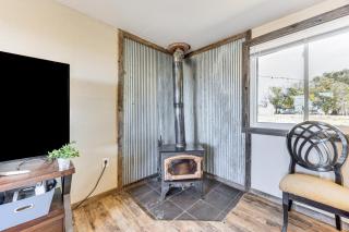 Rustic Cabin in Peyton Near Hiking Trails! - Peyton - 5