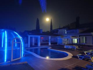 habitaciones en Chalet con piscina y jacuzzi en Madrid - 2