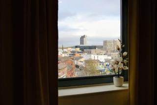 City centre 2 bed & 2 bath Apartment with FREE secured PARKING near University and Hospital - Sheffield - 5