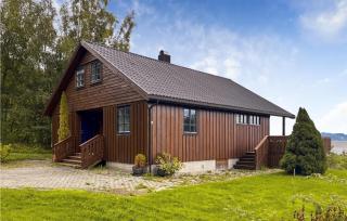4 Bedroom Nice Home In Midsund - Midsund - 1