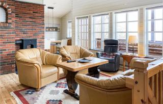 4 Bedroom Nice Home In Midsund - Midsund - 8