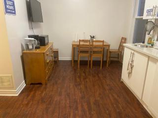 BUDGET Quad Room with En Suite Bathroom 36B - Toronto - 1