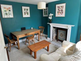 Detach Sandstone Cottage, Sleeps 6, 2 x King Size, 2 x Singles - Lower Beeding - 6