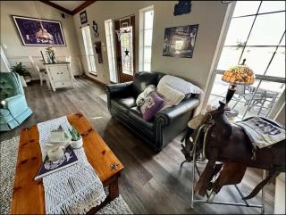 Murray's Creekside Cottage - - 4