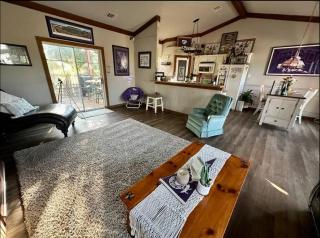 Murray's Creekside Cottage - - 3