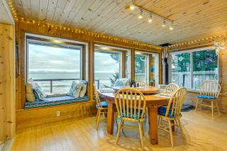 Deck and Panoramic Views Bayfront House in Homer! - Homer - 2