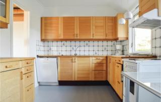 Five-Bedroom Holiday Home In Mandal - Mandal - 4