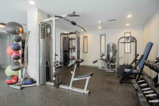Upstay Condo Games Pool Gym and BBQ - Austin - 9
