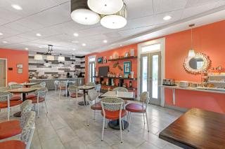 Best Western Plus St. Simons - 2