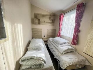 Lovely 10 Berth Caravan With Decking In Yorkshire, Ref 71023G - Tunstall - 1