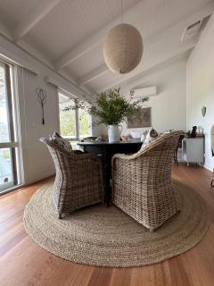 Grape Farm Cottage with picturesque vineyard views - 5