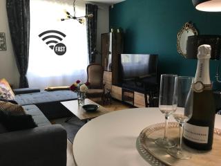 S8 Luxury 2 Room Apt OldTown - Foodstore, Crib, BabyChair, Netflix, PC Screen, UnlimMusic - Košice - 0