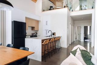 Luxurious Forest Getaway with Spa Near Tremblant - Val-des-Lacs - 5