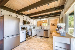 Walk to Liberty Mountain Lake-View Ski Retreat! - 9