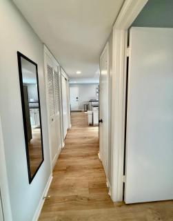 Joslyn 1- Newly Refinished 1 Bdrm - Omaha - 6