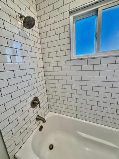 Joslyn 1- Newly Refinished 1 Bdrm - Omaha - 5