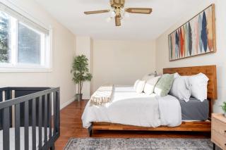 Large and Quiet 4BR 2 BA Home in Great Location - Mississauga - 2