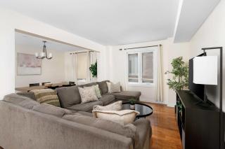 Large and Quiet 4BR 2 BA Home in Great Location - Mississauga - 1