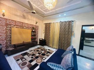 2 Bedrooms, Hall & Kitchen-Entire Floor- in DHA Lahore - 7