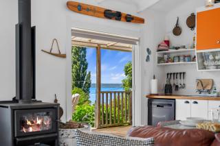 Kiwiana Bach - Lake Tarawera Holiday Home - 3