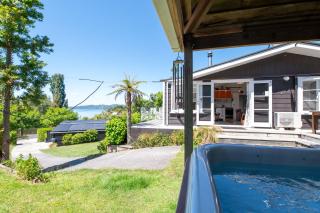 Kiwiana Bach - Lake Tarawera Holiday Home - Lake Tarawera - 8