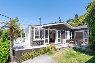Kiwiana Bach - Lake Tarawera Holiday Home - 9