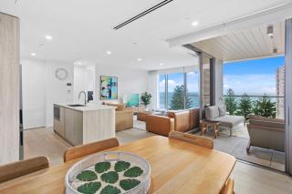 Luxury Ocean View Burleigh Apartment - 6