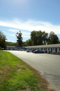 Monument Mountain Motel - Great Barrington - 1