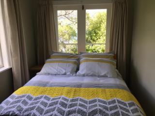 Beach Home with 3 double bedrooms and amazing sea views - - 3