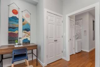 Prime OTR off Vine St, Lux Full Bed, Fast WiFi, Fully Equipped, 50in TV, Sleeps 4ppl - 7