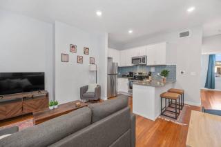 Prime OTR off Vine St, Lux Full Bed, Fast WiFi, Fully Equipped, 50in TV, Sleeps 4ppl - Cincinnati - 1
