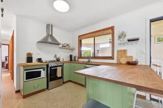 Hazel House, 2 Hazel St, Goolwa Beach - Goolwa South - 3