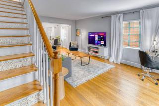 Cozy & Charming Home, Minutes to Everything! - 8