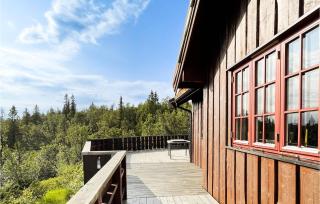 4 Bedroom Cozy Home In Reinli - 1